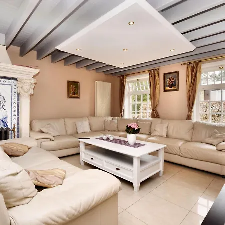 וילה Lush With Swimming Pool And Sauna