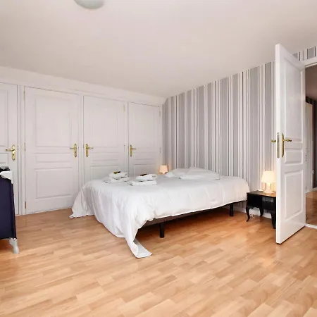 וילה Lush With Swimming Pool And Sauna